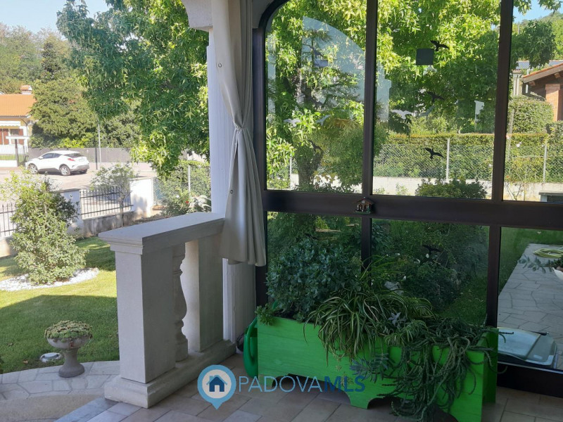 BAONE VENDESI VILLA SINGOLA CON GIARDINO

Immobile in esclusiva al Gruppo Padova MLS

Nel suggest...