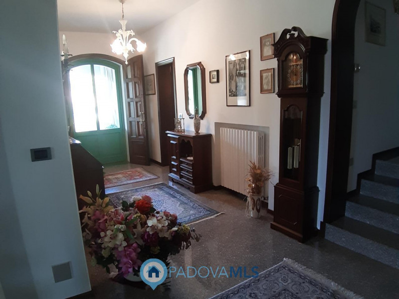 BAONE VENDESI VILLA SINGOLA CON GIARDINO

Immobile in esclusiva al Gruppo Padova MLS

Nel suggest...