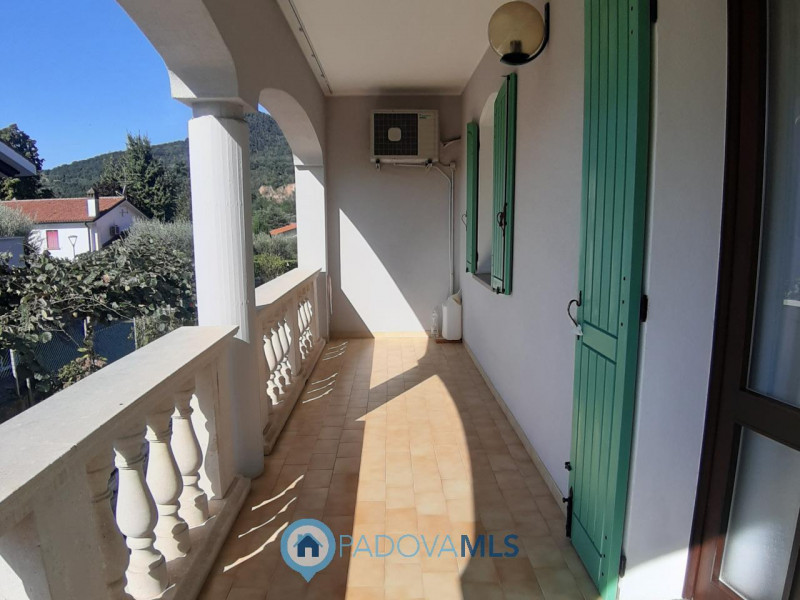 BAONE VENDESI VILLA SINGOLA CON GIARDINO

Immobile in esclusiva al Gruppo Padova MLS

Nel suggest...