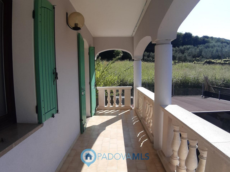 BAONE VENDESI VILLA SINGOLA CON GIARDINO

Immobile in esclusiva al Gruppo Padova MLS

Nel suggest...