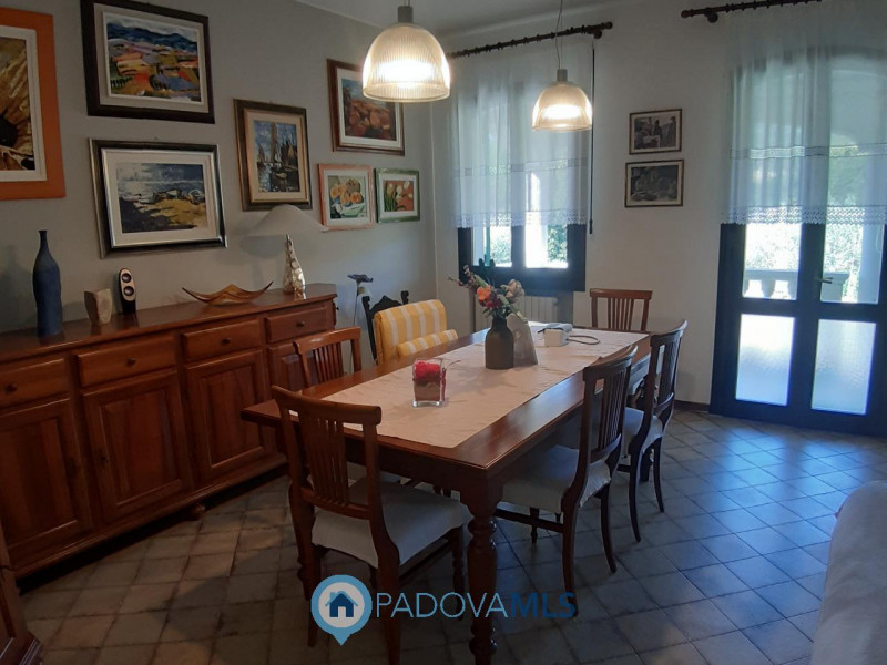 BAONE VENDESI VILLA SINGOLA CON GIARDINO

Immobile in esclusiva al Gruppo Padova MLS

Nel suggest...