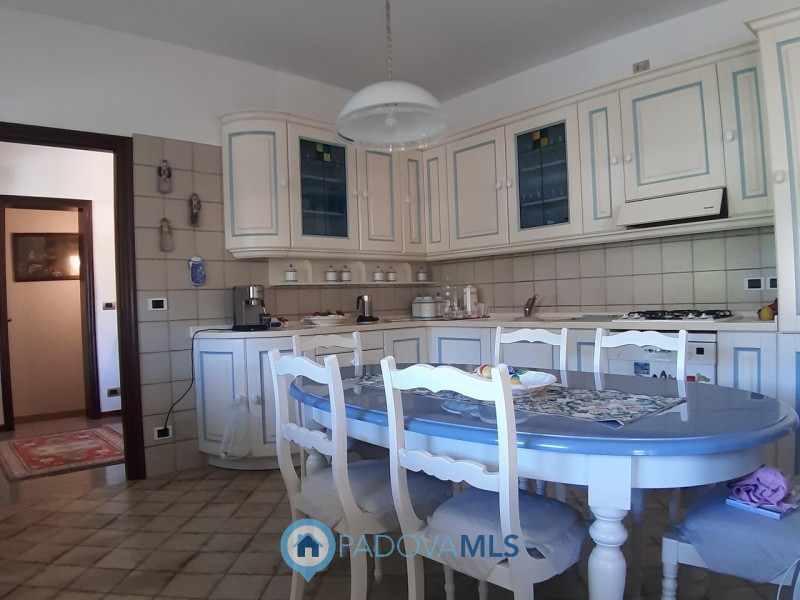 BAONE VENDESI VILLA SINGOLA CON GIARDINO

Immobile in esclusiva al Gruppo Padova MLS

Nel suggest...