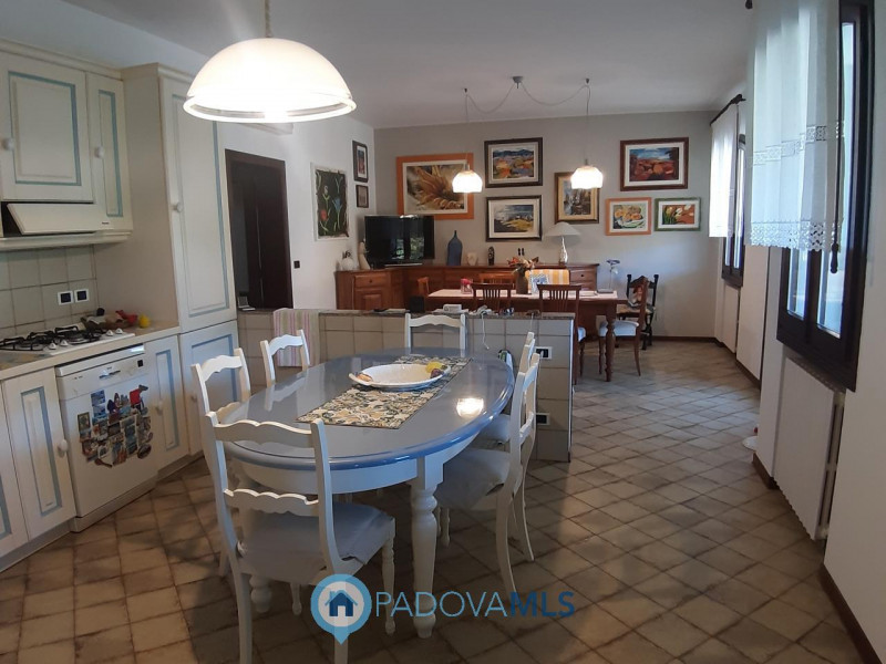 BAONE VENDESI VILLA SINGOLA CON GIARDINO

Immobile in esclusiva al Gruppo Padova MLS

Nel suggest...