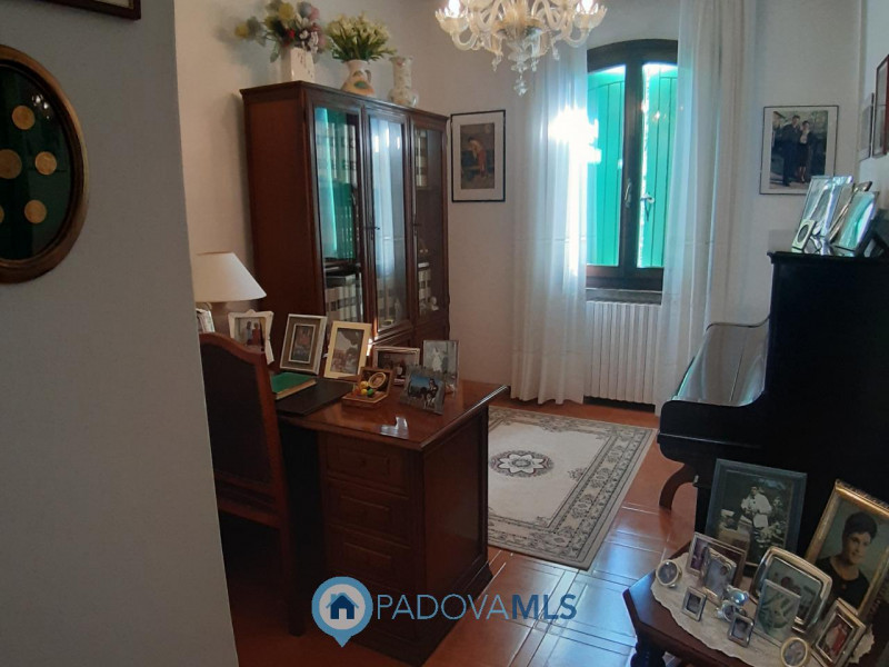 BAONE VENDESI VILLA SINGOLA CON GIARDINO

Immobile in esclusiva al Gruppo Padova MLS

Nel suggest...