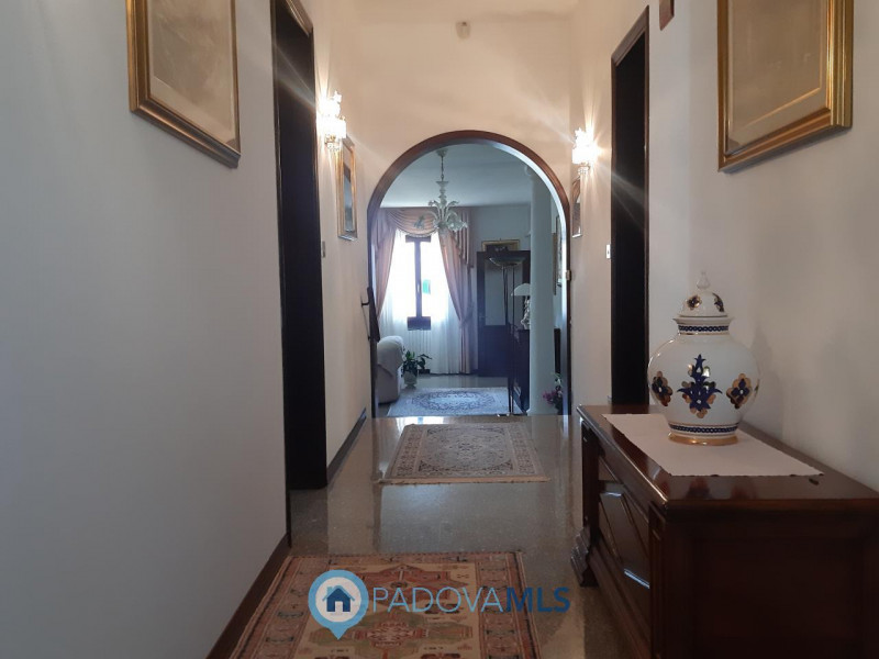 BAONE VENDESI VILLA SINGOLA CON GIARDINO

Immobile in esclusiva al Gruppo Padova MLS

Nel suggest...