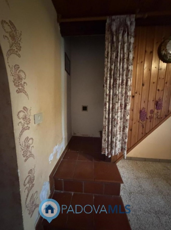 Immobile in esclusiva al Gruppo Padova MLS
Scopri questa porzione di bifamiliare, da ristrutturar...