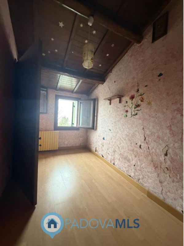 Immobile in esclusiva al Gruppo Padova MLS
Scopri questa porzione di bifamiliare, da ristrutturar...