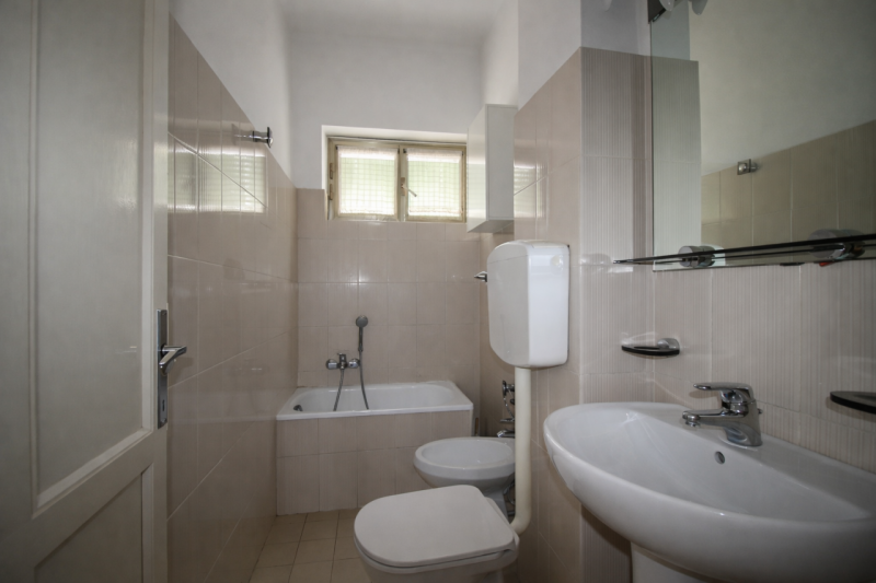 San Pio X. Ci troviamo in un quartiere estremamente ben servito e a poca distanza dal centro dell...