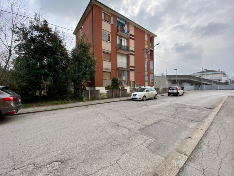 San Pio X. Ci troviamo in un quartiere estremamente ben servito e a poca distanza dal centro dell...