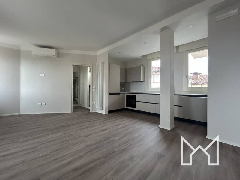 BASSANO- Situato nel pieno centro storico, in una delle vie principali, proponiamo bicamere al se...