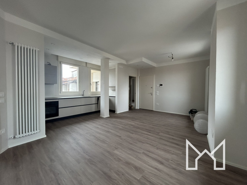 BASSANO- Situato nel pieno centro storico, in una delle vie principali, proponiamo bicamere al se...