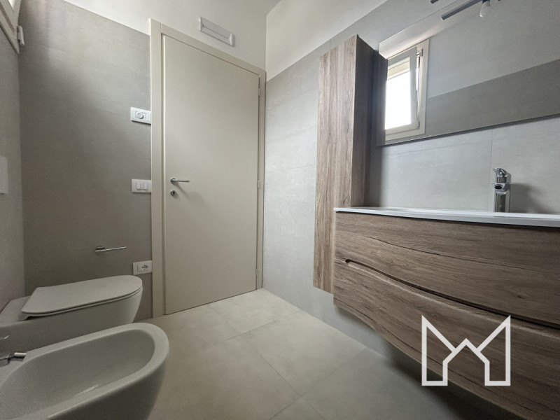 BASSANO- Situato nel pieno centro storico, in una delle vie principali, proponiamo bicamere al se...