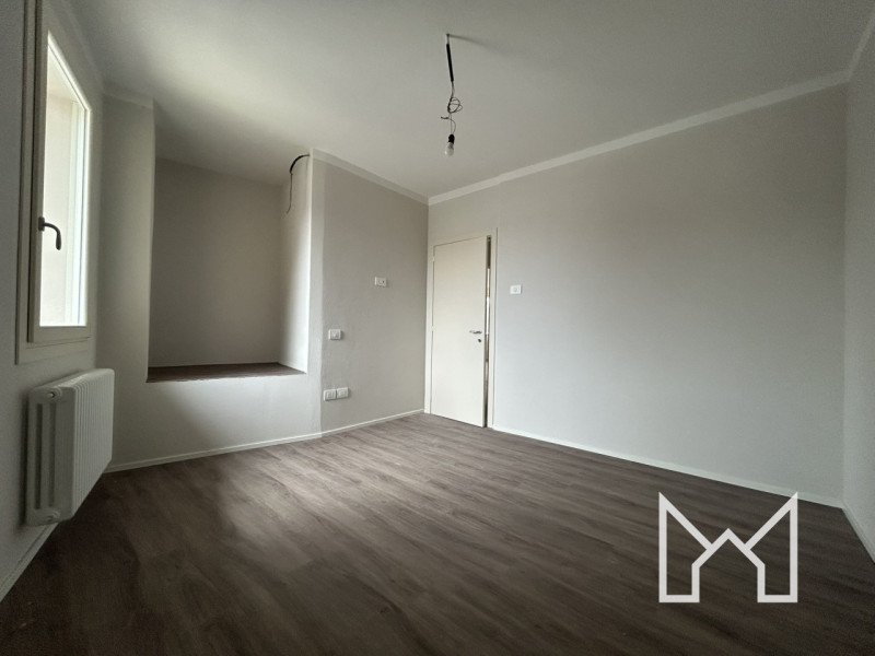 BASSANO- Situato nel pieno centro storico, in una delle vie principali, proponiamo bicamere al se...