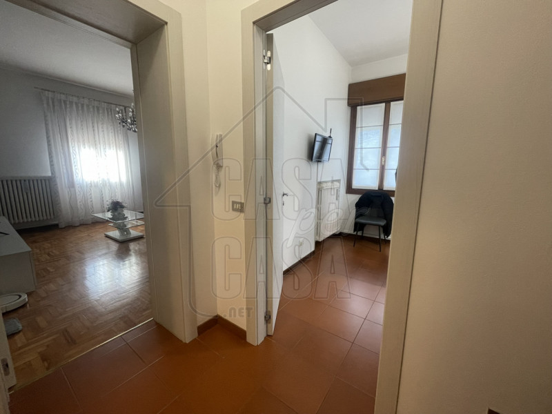 Proponiamo in vendita ad Ospedaletto Euganeo abitazione su due livelli, comoda ai servizi princip...