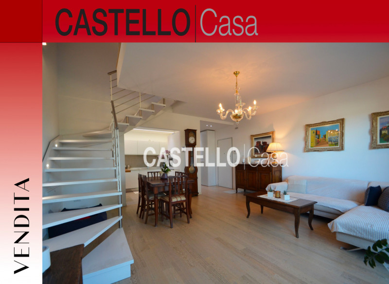 Scopri questo splendido attico in vendita nella tranquilla frazione di Resana, situato all'intern...