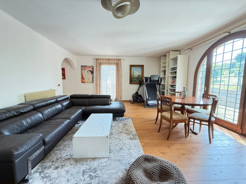 ALB385;Situato in una posizione privilegiata, questo splendido rustico terra-cielo è stato oggett...