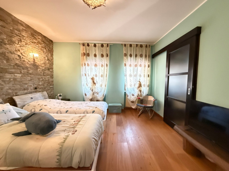 ALB385;Situato in una posizione privilegiata, questo splendido rustico terra-cielo è stato oggett...