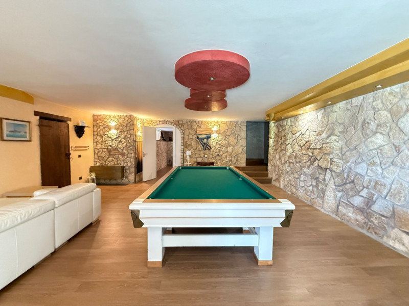 ALB385;Situato in una posizione privilegiata, questo splendido rustico terra-cielo è stato oggett...