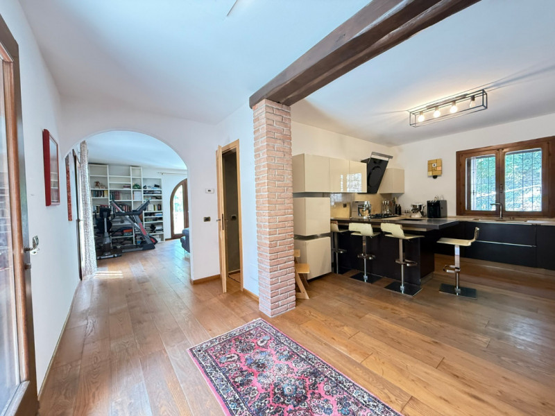 ALB385;Situato in una posizione privilegiata, questo splendido rustico terra-cielo è stato oggett...