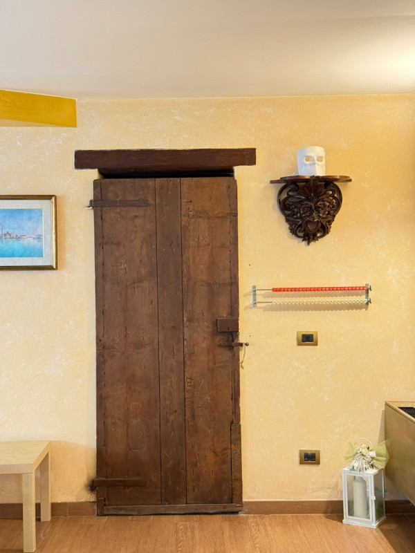 ALB385;Situato in una posizione privilegiata, questo splendido rustico terra-cielo è stato oggett...