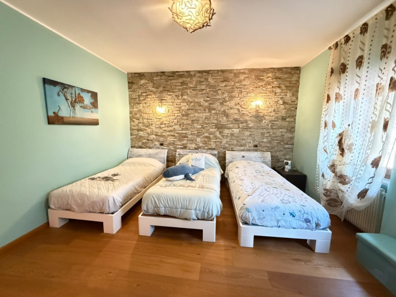 ALB385;Situato in una posizione privilegiata, questo splendido rustico terra-cielo è stato oggett...