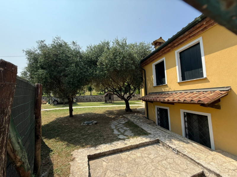 ALB385;Situato in una posizione privilegiata, questo splendido rustico terra-cielo è stato oggett...