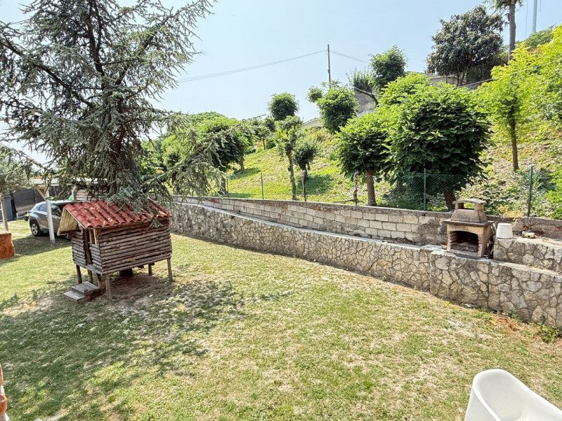 ALB385;Situato in una posizione privilegiata, questo splendido rustico terra-cielo è stato oggett...