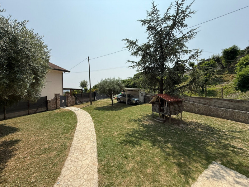 ALB385;Situato in una posizione privilegiata, questo splendido rustico terra-cielo è stato oggett...