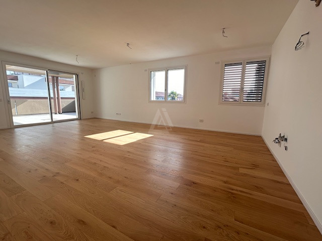 Nel cuore di Castelfranco proponiamo in vendita l’ultima unità disponibile: un elegante attico al...