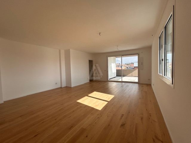 Nel cuore di Castelfranco proponiamo in vendita l’ultima unità disponibile: un elegante attico al...