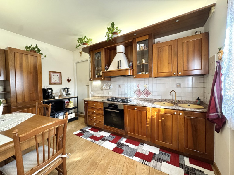 ELEGANTE CASA INDIPENDENTE CON SPAZIO ESTERNO DI PROPRIETA'

Per info e appuntamenti Immobiliare ...