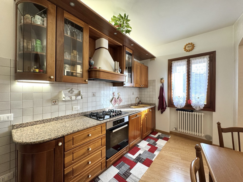 ELEGANTE CASA INDIPENDENTE CON SPAZIO ESTERNO DI PROPRIETA'

Per info e appuntamenti Immobiliare ...