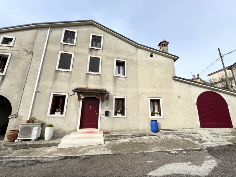 ELEGANTE CASA INDIPENDENTE CON SPAZIO ESTERNO DI PROPRIETA'

Per info e appuntamenti Immobiliare ...