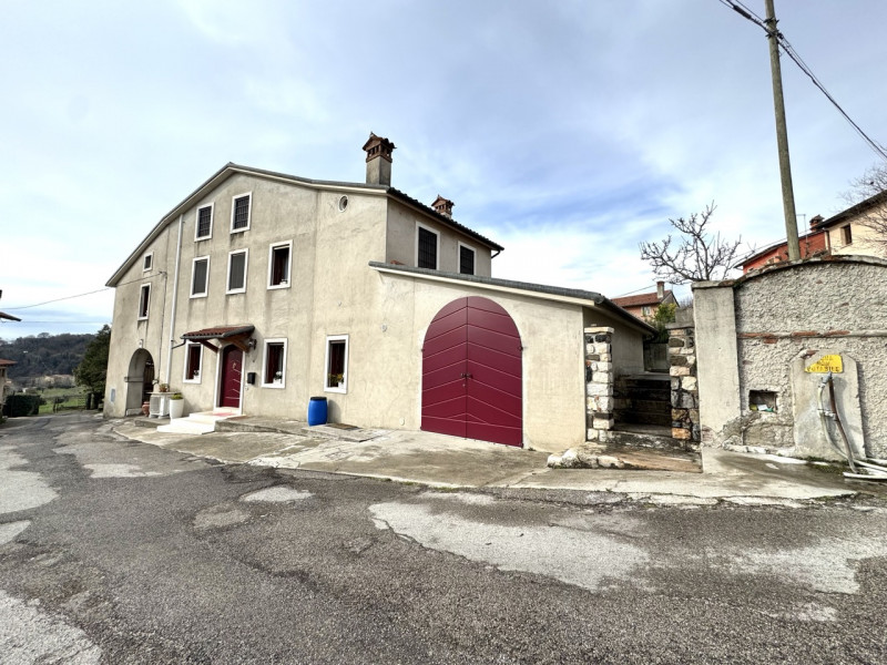 ELEGANTE CASA INDIPENDENTE CON SPAZIO ESTERNO DI PROPRIETA'

Per info e appuntamenti Immobiliare ...