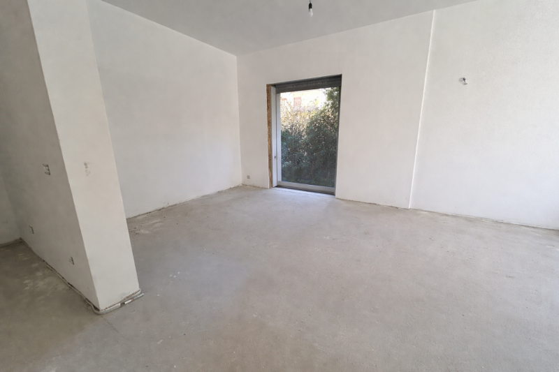 In posizione interna rispetto a Viale Trieste, quindi tranquilla e riservata ma comoda a tutti i ...