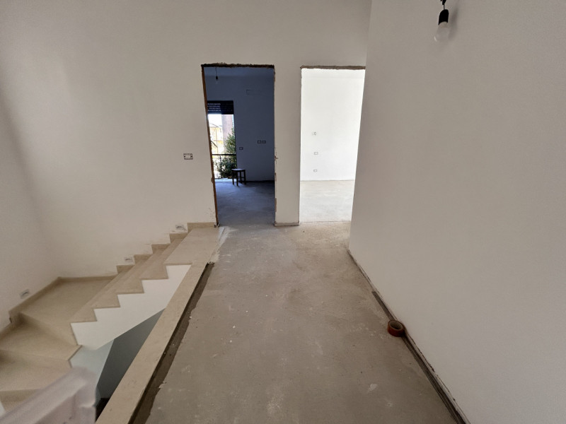 In posizione interna rispetto a Viale Trieste, quindi tranquilla e riservata ma comoda a tutti i ...