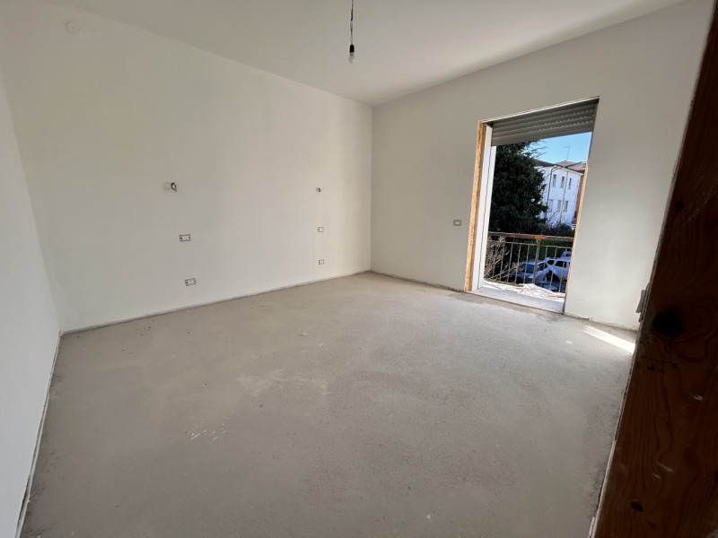 In posizione interna rispetto a Viale Trieste, quindi tranquilla e riservata ma comoda a tutti i ...