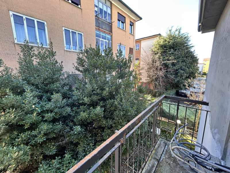 In posizione interna rispetto a Viale Trieste, quindi tranquilla e riservata ma comoda a tutti i ...