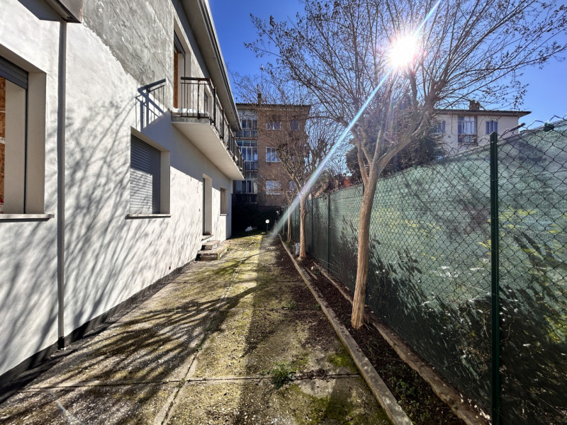 In posizione interna rispetto a Viale Trieste, quindi tranquilla e riservata ma comoda a tutti i ...