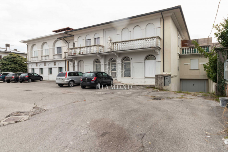 Onè di Fonte: vendesi per investimento palazzina interamente locata.

La palazzina è situata in u...