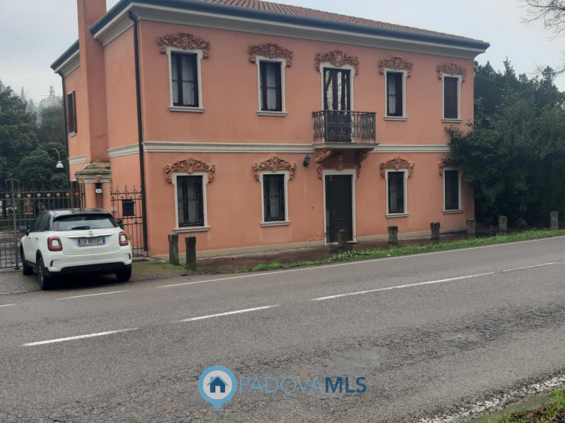 Monselice centro vendesi casa singola

Immobile in esclusiva al Gruppo Padova MLS

Nel centro di ...