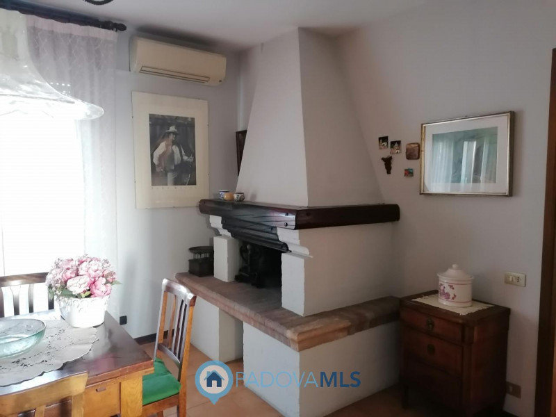Immobile in esclusiva al Gruppo Padova MLS
CADONEGHE - MEJANIGA.

In zona centralissima, disponib...
