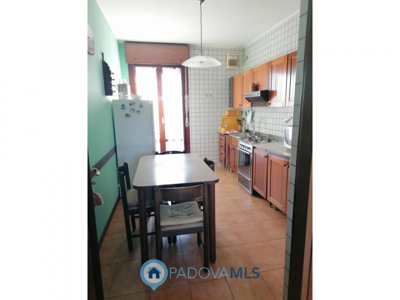 Immobile in esclusiva al Gruppo Padova MLS
CADONEGHE - MEJANIGA.

In zona centralissima, disponib...