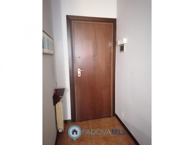 Immobile in esclusiva al Gruppo Padova MLS
CADONEGHE - MEJANIGA.

In zona centralissima, disponib...