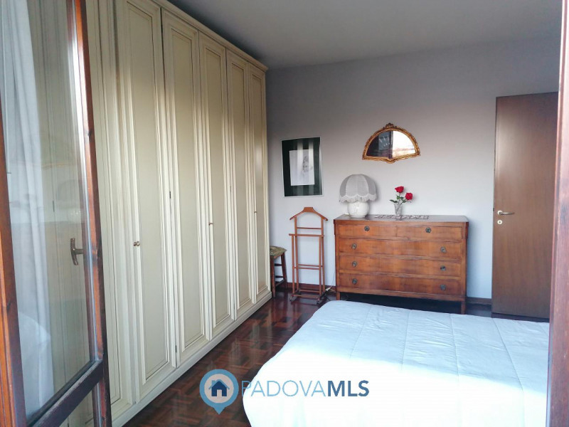 Immobile in esclusiva al Gruppo Padova MLS
CADONEGHE - MEJANIGA.

In zona centralissima, disponib...
