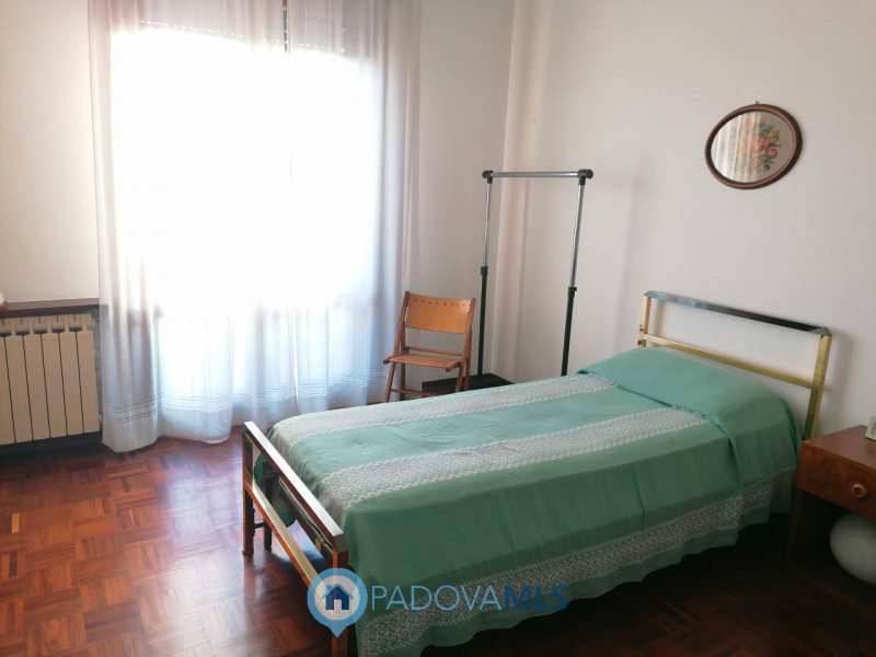 Immobile in esclusiva al Gruppo Padova MLS
CADONEGHE - MEJANIGA.

In zona centralissima, disponib...