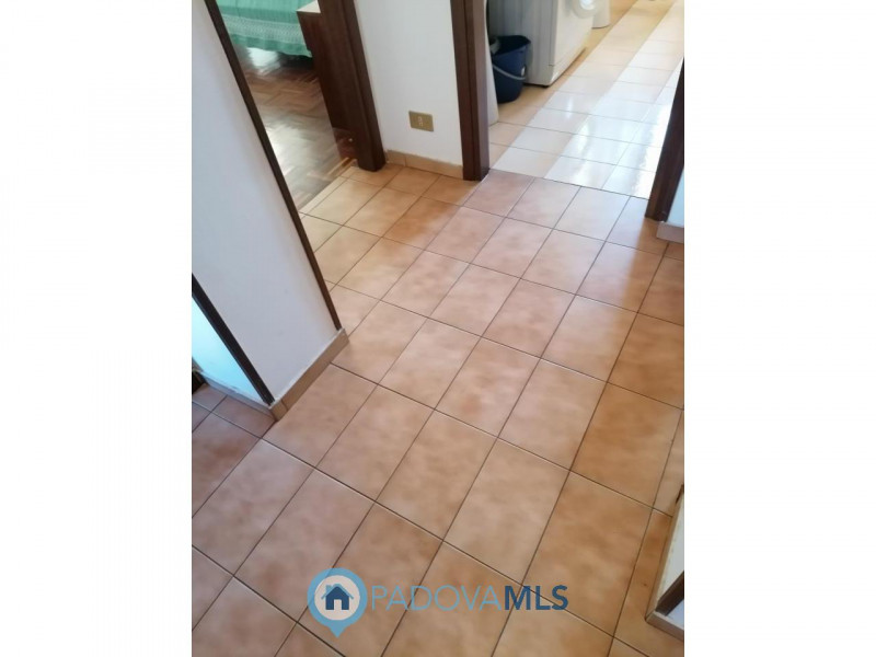 Immobile in esclusiva al Gruppo Padova MLS
CADONEGHE - MEJANIGA.

In zona centralissima, disponib...