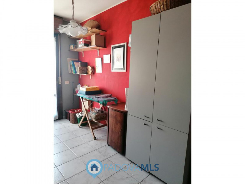 Immobile in esclusiva al Gruppo Padova MLS
CADONEGHE - MEJANIGA.

In zona centralissima, disponib...