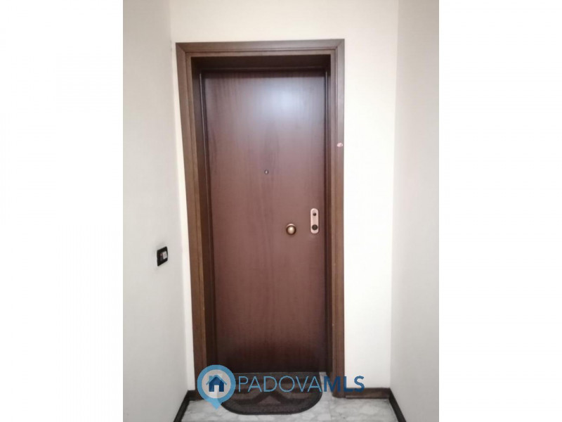 Immobile in esclusiva al Gruppo Padova MLS
CADONEGHE - MEJANIGA.

In zona centralissima, disponib...