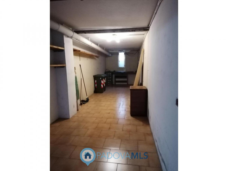 Immobile in esclusiva al Gruppo Padova MLS
CADONEGHE - MEJANIGA.

In zona centralissima, disponib...